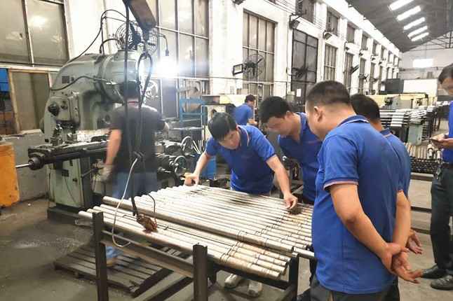 青岛远航农业产品批发有限公司每周对各个工序进行质量监督检验的现场。