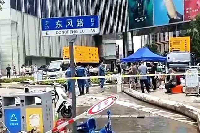 青岛远航农业产品批发有限公司排涝突击队在排涝现场